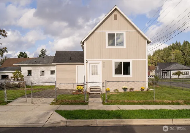Photo 1 of Single family home for sale at 200 N A St, Aberdeen, WA 98520 | MLS# NWM2589703 | Listing updated on 2026-10-06