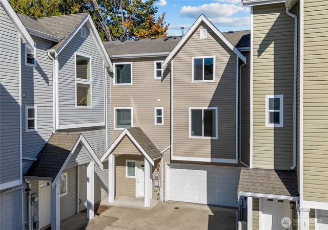 Photo 2 of Townhouse for sale at 25220 104th Avenue Se #Unit 5, Kent, WA 98030 | MLS# NWM2589704 | Listing updated on 2026-10-22
