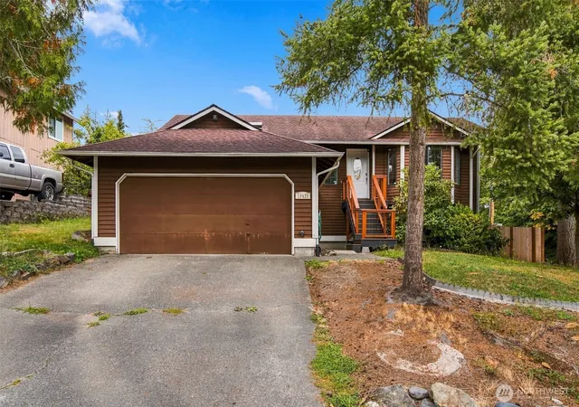 Photo 2 of Single family home for sale at 10429 10th Place Se, Lake Stevens, WA 98258 | MLS# NWM2589711 | Listing updated on 2026-10-02