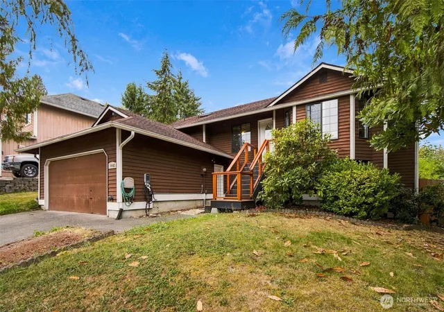 Photo 3 of Single family home for sale at 10429 10th Place Se, Lake Stevens, WA 98258 | MLS# NWM2589711 | Listing updated on 2026-10-02