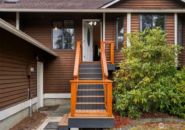 Photo 3 of Single family home for sale at 10429 10th Place SE, Lake Stevens, WA 98258 | MLS# NWM2589711 | Listing updated on 2026-10-02