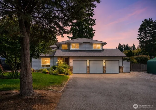 Photo 1 of Single family home for sale at 820 Monroe Ave Ne, Renton, WA 98056 | MLS# NWM2589714 | Listing updated on 2026-10-01