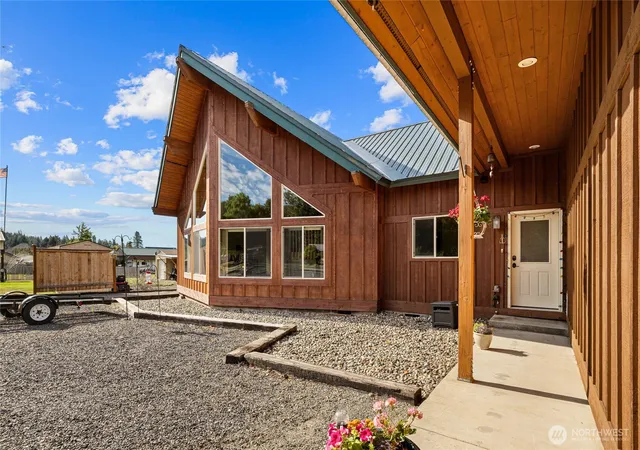 Photo 3 of Single family home for sale at 160 Ronald Ridge Dr, Ronald, WA 98940 | MLS# NWM2589728 | Listing updated on 2026-10-02