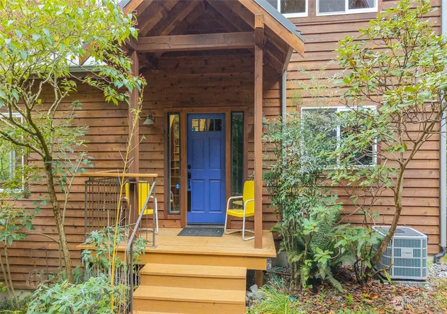 Photo 3 of Single family home for sale at 411 Puget Dr, Coupeville, WA 98239 | MLS# NWM2589730 | Listing updated on 2026-10-03