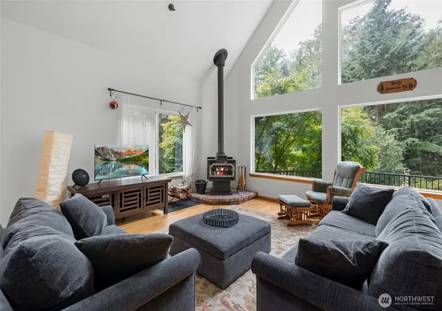 Photo 4 of Single family home for sale at 411 Puget Dr, Coupeville, WA 98239 | MLS# NWM2589730 | Listing updated on 2026-10-03