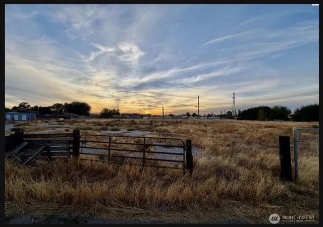 Photo 4 of Single family home for sale at 206504 E Bryson Brown Rd, Kennewick, WA 99337 | MLS# NWM2589731 | Listing updated on 2026-10-04