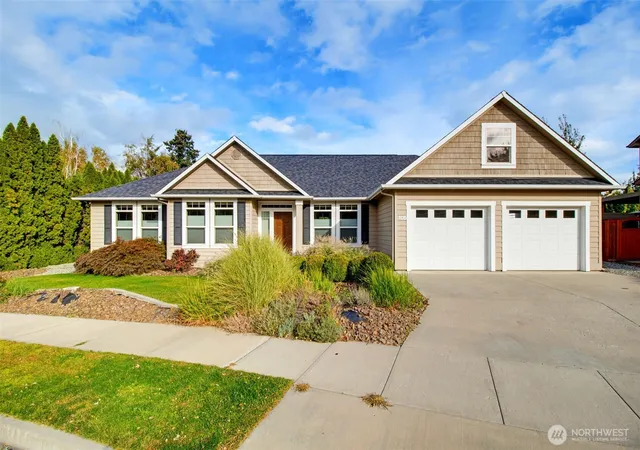 Photo 1 of Single family home for sale at 105 Pickens St, Wenatchee, WA 98801 | MLS# NWM2589732 | Listing updated on 2026-10-01