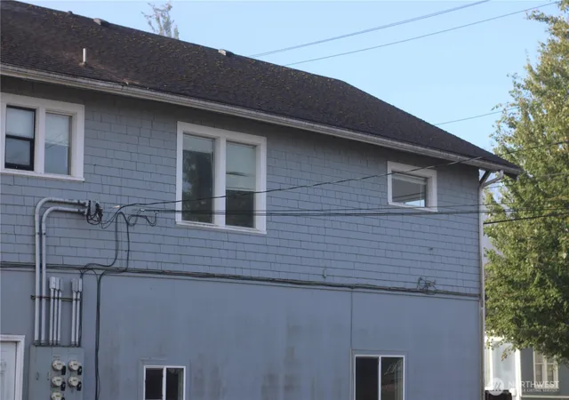 Photo 3 of Multi family home for sale at 626 Monroe St, Hoquiam, WA 98550 | MLS# NWM2589733 | Listing updated on 2026-10-19