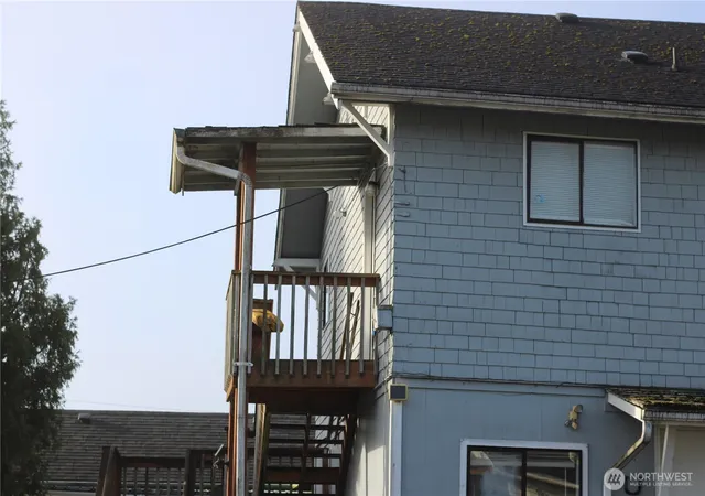 Photo 4 of Multi family home for sale at 626 Monroe St, Hoquiam, WA 98550 | MLS# NWM2589733 | Listing updated on 2026-10-19