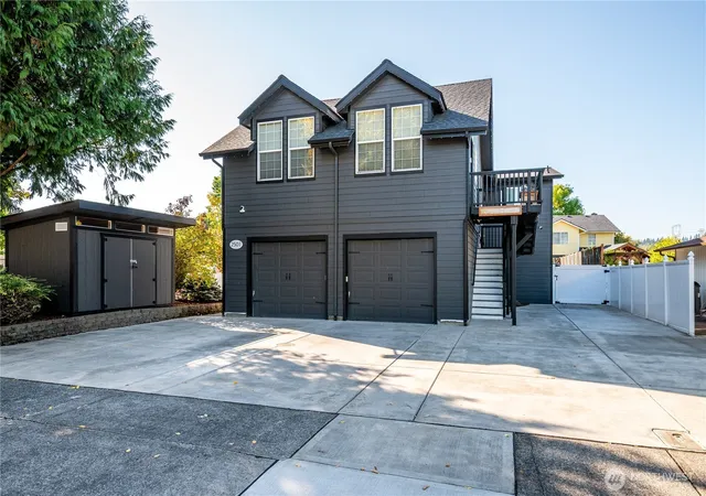 Photo 1 of Single family home for sale at 2501 Hickory Ave, Longview, WA 98632 | MLS# NWM2589737 | Listing updated on 2026-10-24