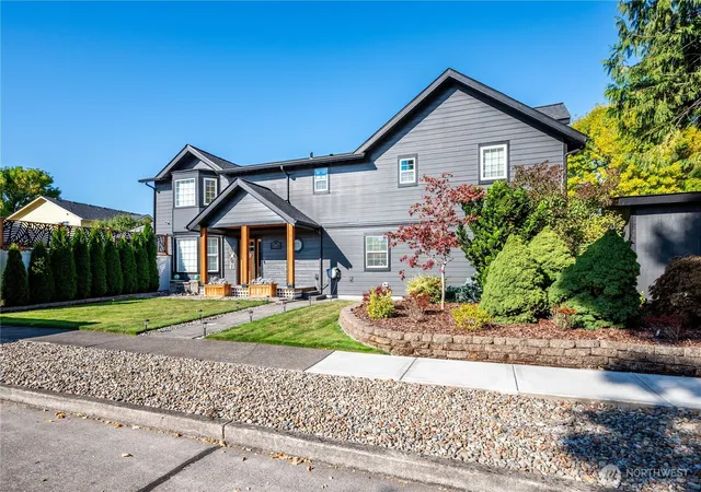 Single family home for sale at 2501 Hickory Ave, Longview, WA 98632 | MLS# NWM2589737