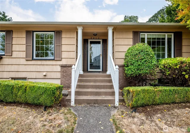 Photo 2 of Single family home for sale at 2610 Field St, Longview, WA 98632 | MLS# NWM2589741 | Listing updated on 2026-10-02