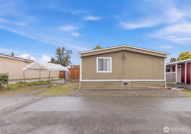 Photo 3 of Manufactured home for sale at 1110 101st Street Ct E #5, Tacoma, WA 98445 | MLS# NWM2589746 | Listing updated on 2026-10-02