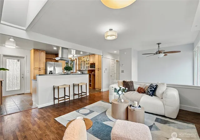 Photo 4 of Single family home for sale at 12119 Northeast 65th St, Kirkland, WA 98033 | MLS# NWM2589752 | Listing updated on 2026-10-02