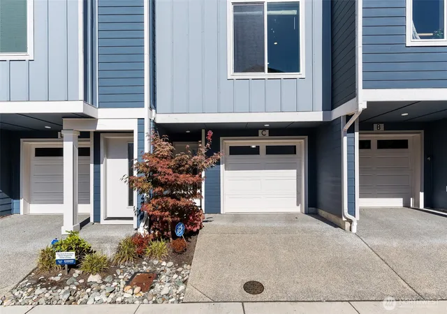 Photo 4 of Townhouse for sale at 9616 19th Avenue SE #C, Everett, WA 98208 | MLS# NWM2589769 | Listing updated on 2026-10-02