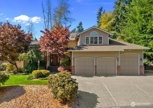Photo 2 of Single family home for sale at 18404 Homeview Dr, Edmonds, WA 98026 | MLS# NWM2589773 | Listing updated on 2026-10-02