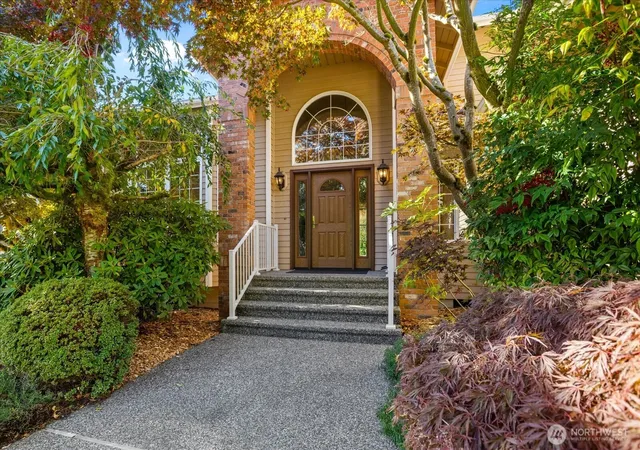 Photo 3 of Single family home for sale at 18404 Homeview Dr, Edmonds, WA 98026 | MLS# NWM2589773 | Listing updated on 2026-10-02