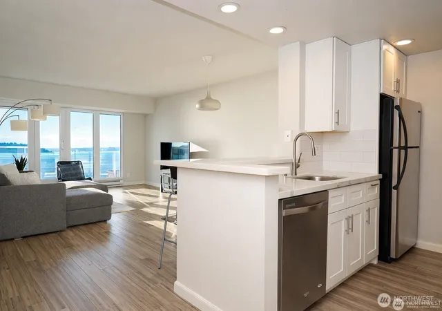 Photo 4 of Condo for sale at 121 Vine St #1702, Seattle, WA 98121 | MLS# NWM2589776 | Listing updated on 2026-10-01