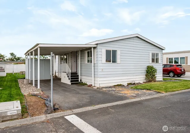 Photo 1 of Manufactured home for sale at 2240 W Broadway Ave #6, Moses Lake, WA 98837 | MLS# NWM2589784 | Listing updated on 2026-10-02