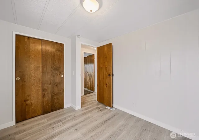 Photo 4 of Manufactured home for sale at 2240 W Broadway Ave #6, Moses Lake, WA 98837 | MLS# NWM2589784 | Listing updated on 2026-10-02