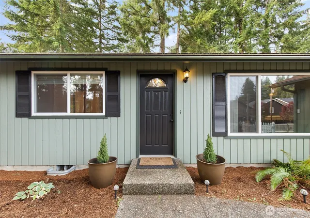 Photo 3 of Single family home for sale at 12524 25th Avenue Se, Everett, WA 98208 | MLS# NWM2589796 | Listing updated on 2026-10-21