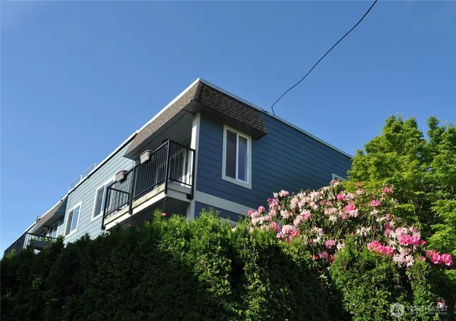 Condo for sale at 10110 Greenwood Ave N #306, Seattle, WA 98133 | MLS# NWM2589805