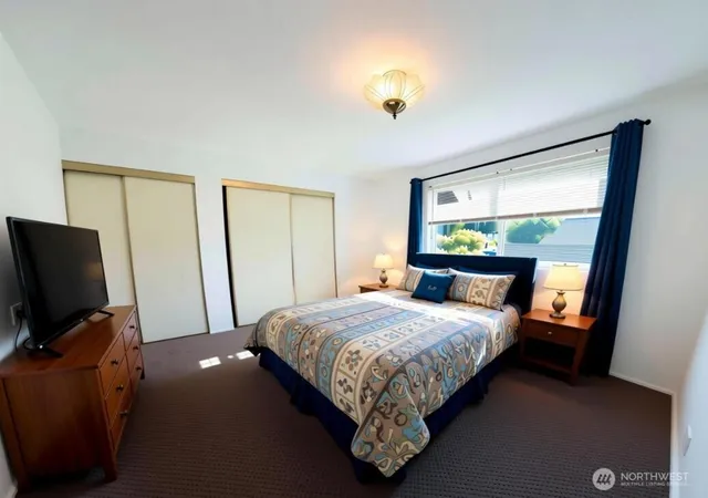 Photo 4 of Condo for sale at 10110 Greenwood Ave N #306, Seattle, WA 98133 | MLS# NWM2589805 | Listing updated on 2026-10-01
