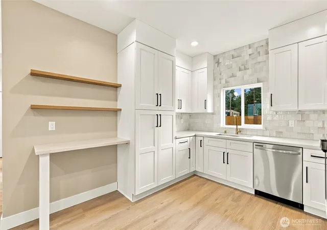 Photo 4 of Condo for sale at 5513 Fleming St #C, Everett, WA 98203 | MLS# NWM2589806 | Listing updated on 2026-10-02