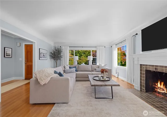 Photo 3 of Single family home for sale at 1537 Thorndyke Ave W, Seattle, WA 98199 | MLS# NWM2589817 | Listing updated on 2026-10-16