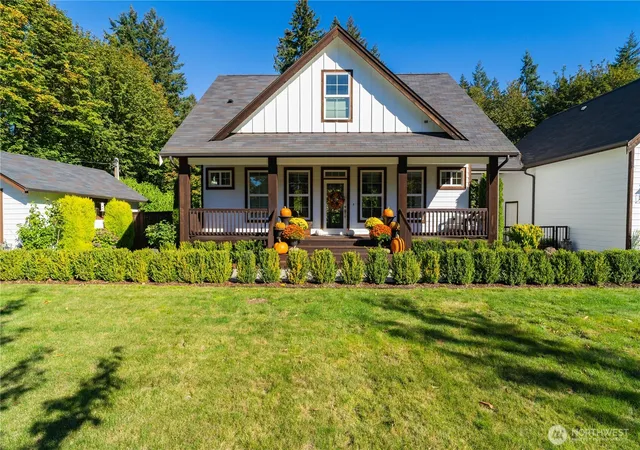 Photo 3 of Single family home for sale at 4702 Delta Ln SE, Tumwater, WA 98501 | MLS# NWM2589829 | Listing updated on 2026-10-02