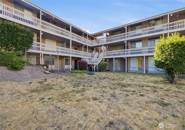 Photo 4 of Multi family home for sale at 219 5th Street, Puyallup, WA 98372 | MLS# NWM2589855 | Listing updated on 2026-10-01