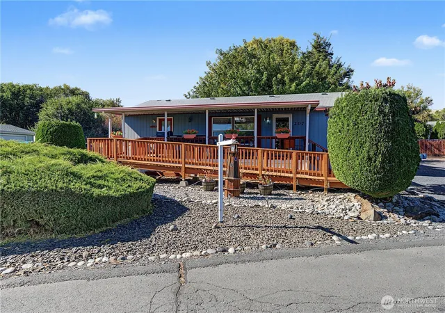Photo 2 of Manufactured home for sale at 2285 Basin St Sw #207, Ephrata, WA 98823 | MLS# NWM2589870 | Listing updated on 2026-10-01