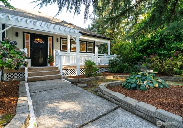 Photo 3 of Single family home for sale at 14025 Se 197th Place, Renton, WA 98058 | MLS# NWM2589872 | Listing updated on 2026-10-02