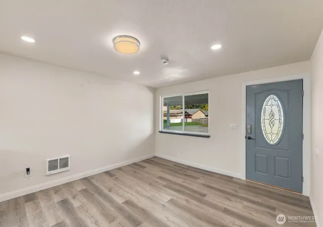 Photo 3 of Townhouse for sale at 11807 SE 319th Place, Auburn, WA 98092 | MLS# NWM2589877 | Listing updated on 2026-10-01
