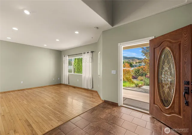 Photo 3 of Single family home for sale at 3037 Vera Cruz St, Malaga, WA 98828 | MLS# NWM2589878 | Listing updated on 2026-10-07