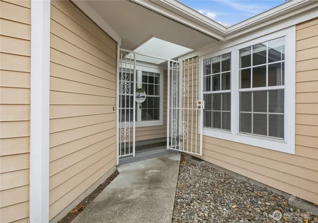 Photo 3 of Townhouse for sale at 2536 N Narrows Dr #2, Tacoma, WA 98406 | MLS# NWM2589879 | Listing updated on 2026-10-01