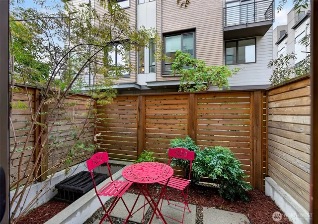 Photo 3 of Townhouse for sale at 820 Ne 63rd Street, Seattle, WA 98115 | MLS# NWM2589884 | Listing updated on 2026-10-01