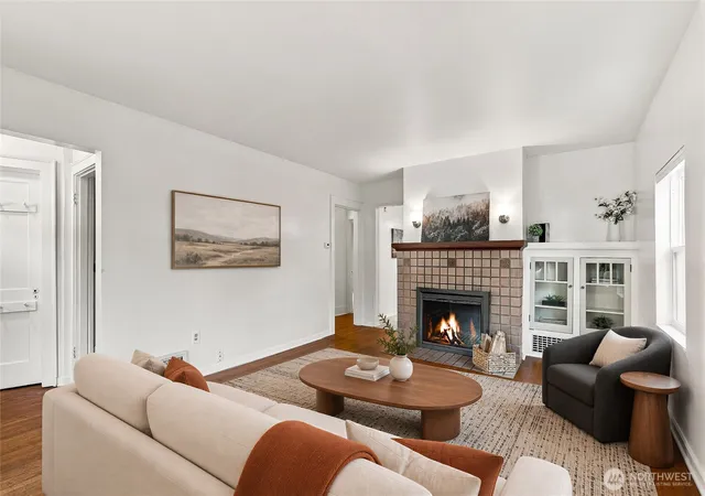 Photo 4 of Single family home for sale at 5756 25th Avenue NE, Seattle, WA 98105 | MLS# NWM2589896 | Listing updated on 2026-10-02