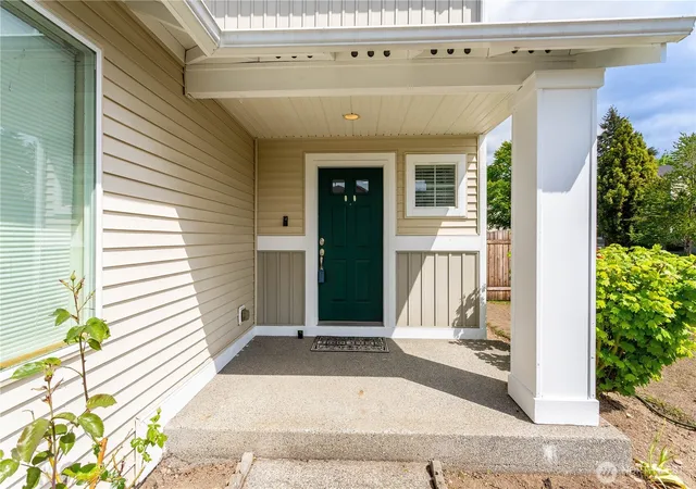 Photo 3 of Single family home for sale at 324 Kirkland Pl Se, Renton, WA 98056 | MLS# NWM2589899 | Listing updated on 2026-10-02
