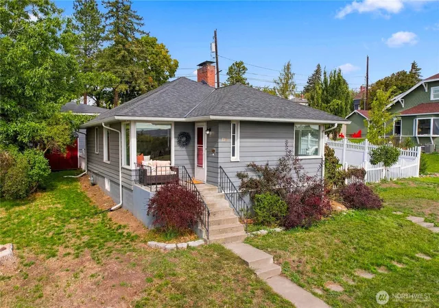 Photo 1 of Single family home for sale at 813 E 3rd Avenue, Ellensburg, WA 98926 | MLS# NWM2589907 | Listing updated on 2026-10-02