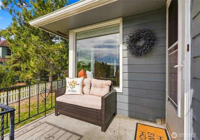 Photo 2 of Single family home for sale at 813 E 3rd Avenue, Ellensburg, WA 98926 | MLS# NWM2589907 | Listing updated on 2026-10-02