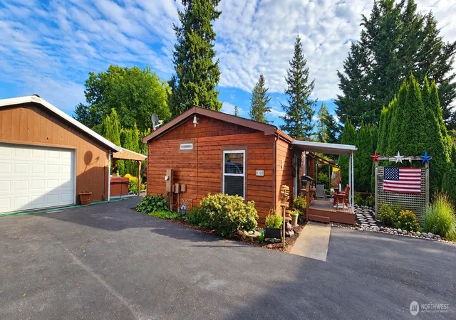 Manufactured home for sale at 1305 State St, Sedro Woolley, WA 98284 | MLS# NWM2589912