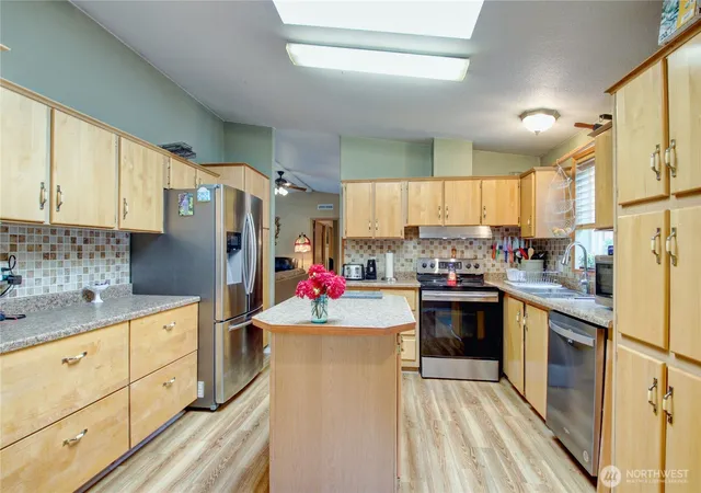 Photo 3 of Manufactured home for sale at 1305 State St, Sedro Woolley, WA 98284 | MLS# NWM2589912 | Listing updated on 2026-10-15