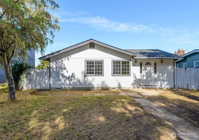 Photo 1 of Single family home for sale at 213 E Vashon Ave, Port Angeles, WA 98362 | MLS# NWM2589916 | Listing updated on 2026-10-02