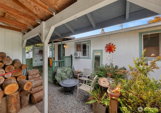 Photo 3 of Manufactured home for sale at 10005 Montana Rd, Everett, WA 98204 | MLS# NWM2589924 | Listing updated on 2026-10-02