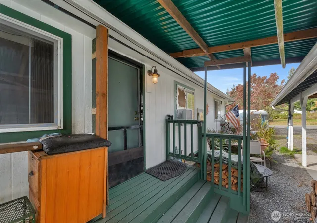 Photo 4 of Manufactured home for sale at 10005 Montana Rd, Everett, WA 98204 | MLS# NWM2589924 | Listing updated on 2026-10-02