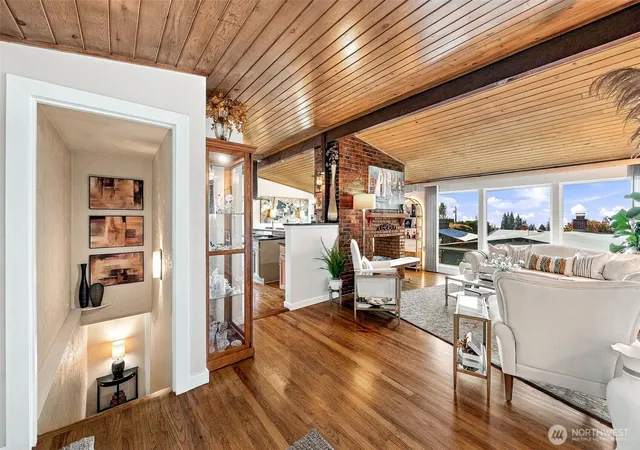 Photo 4 of Single family home for sale at 239 SW 184th Street, Normandy Park, WA 98166 | MLS# NWM2589926 | Listing updated on 2026-10-16