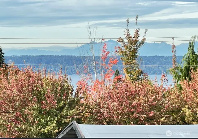 Photo 3 of Single family home for sale at 239 SW 184th Street, Normandy Park, WA 98166 | MLS# NWM2589926 | Listing updated on 2026-10-16