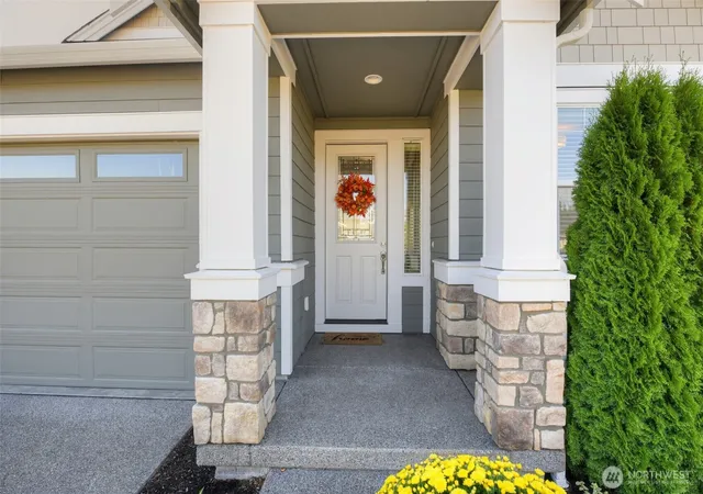 Photo 2 of Single family home for sale at 9425 Bowthorpe St Se, Olympia, WA 98513 | MLS# NWM2589927 | Listing updated on 2026-10-03