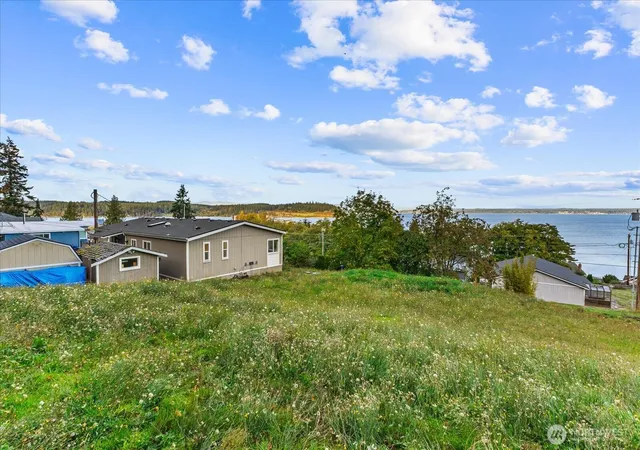 Photo 4 of Manufactured home for sale at 596 Waterline Loop, Camano Island, WA 98282 | MLS# NWM2589936 | Listing updated on 2026-10-23